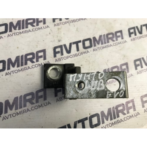 Петля двери передней левой верхняя Fiat Punto 3 2005-2018 51825647